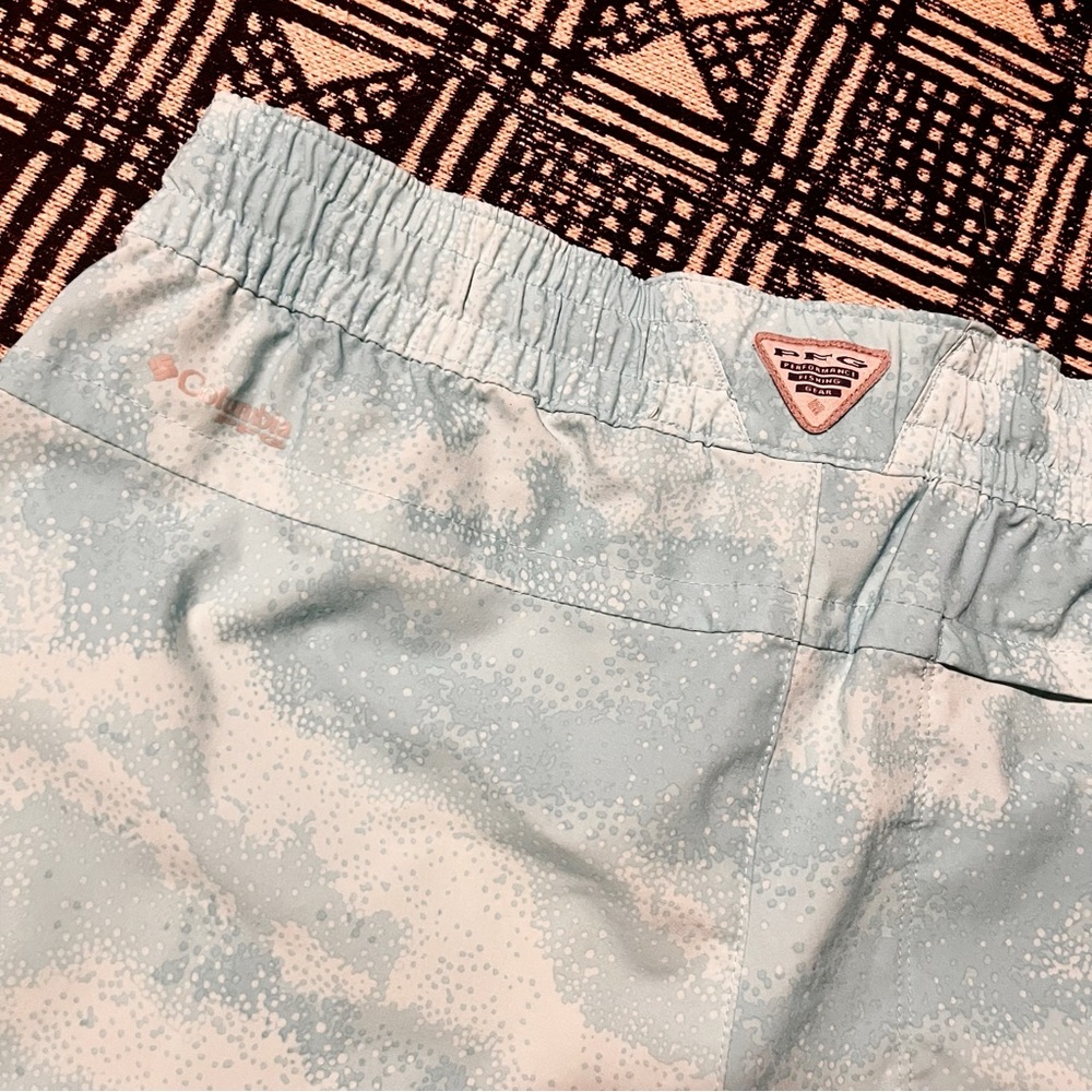 Columbia Women Outdoor Hiking Cargo Shorts Light Blue Teal 5” stretch waist M - Picture 6 of 10